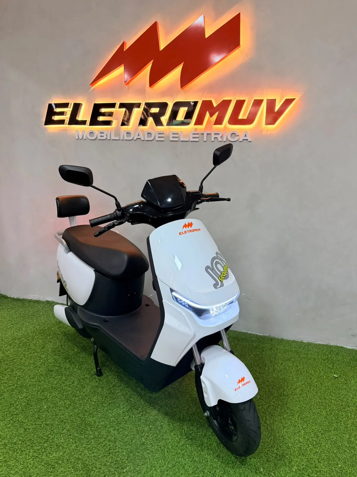 Scooter elétrica Street 1000w branca vista frontal