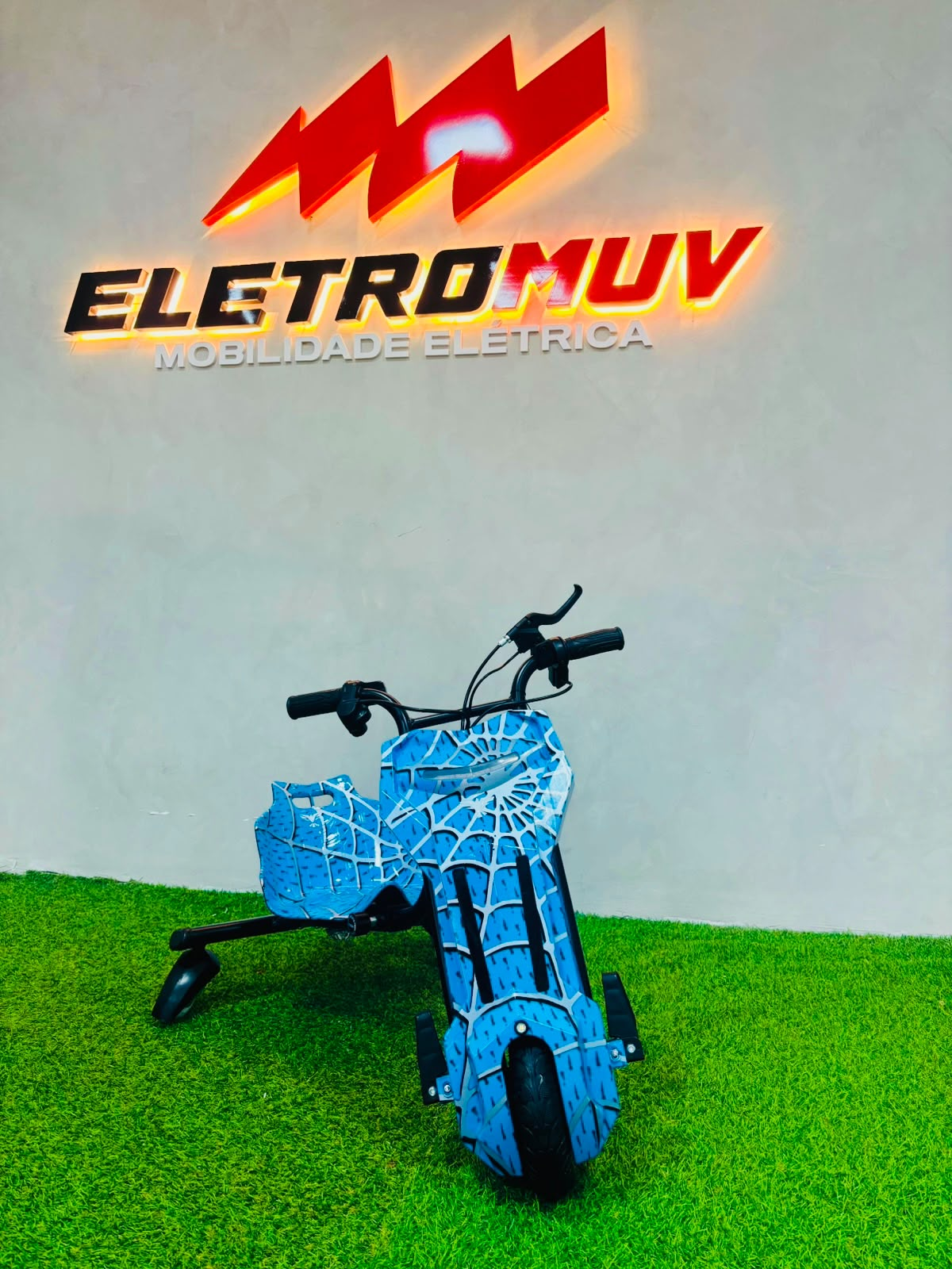Crazy 350w azul com grafismo de teia