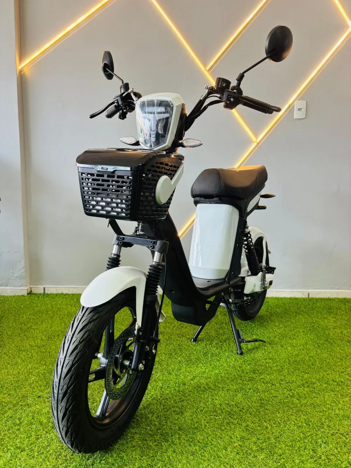 Scooter elétrica Moby 1000W branca