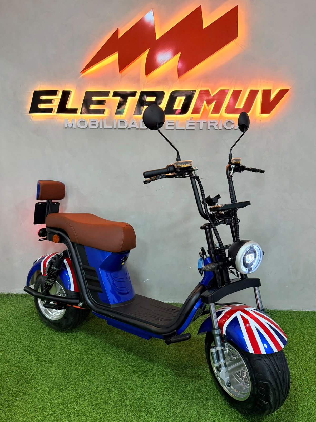 Scooter elétrica X15 azul com detalhes Union Jack