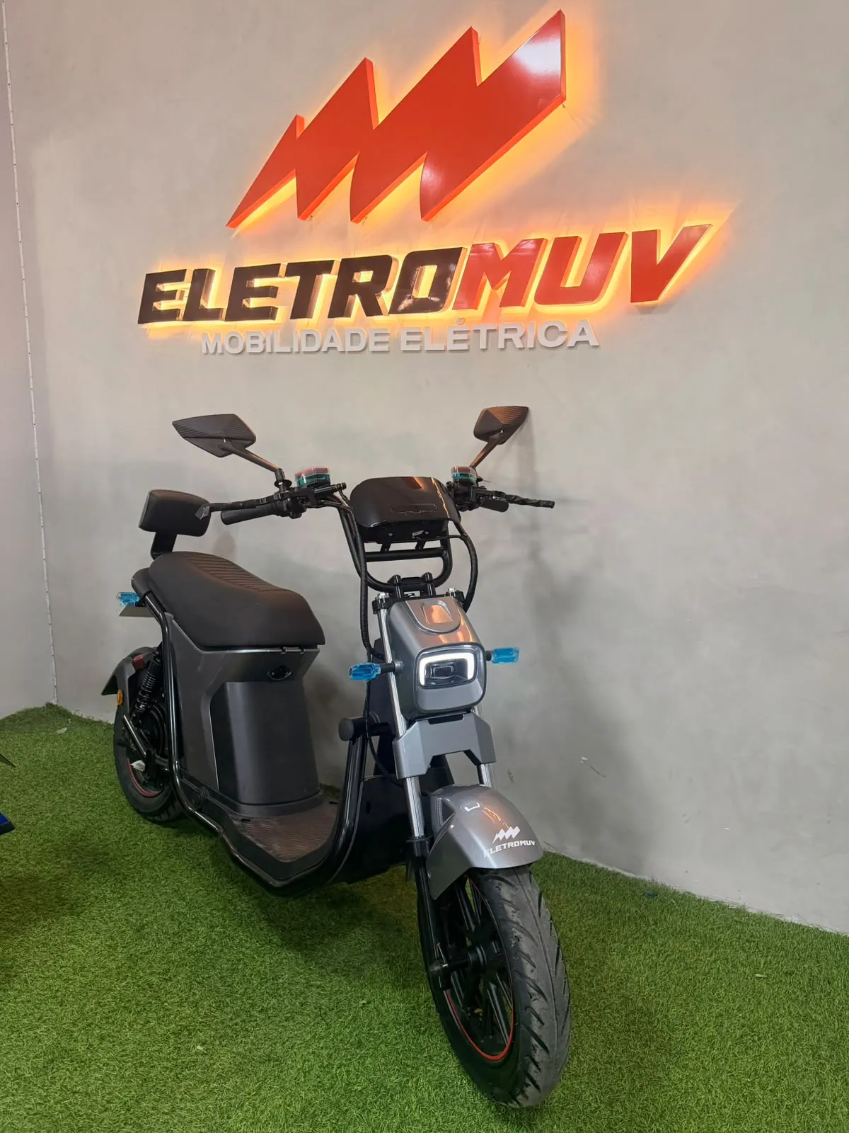 GTX 1000W cinza