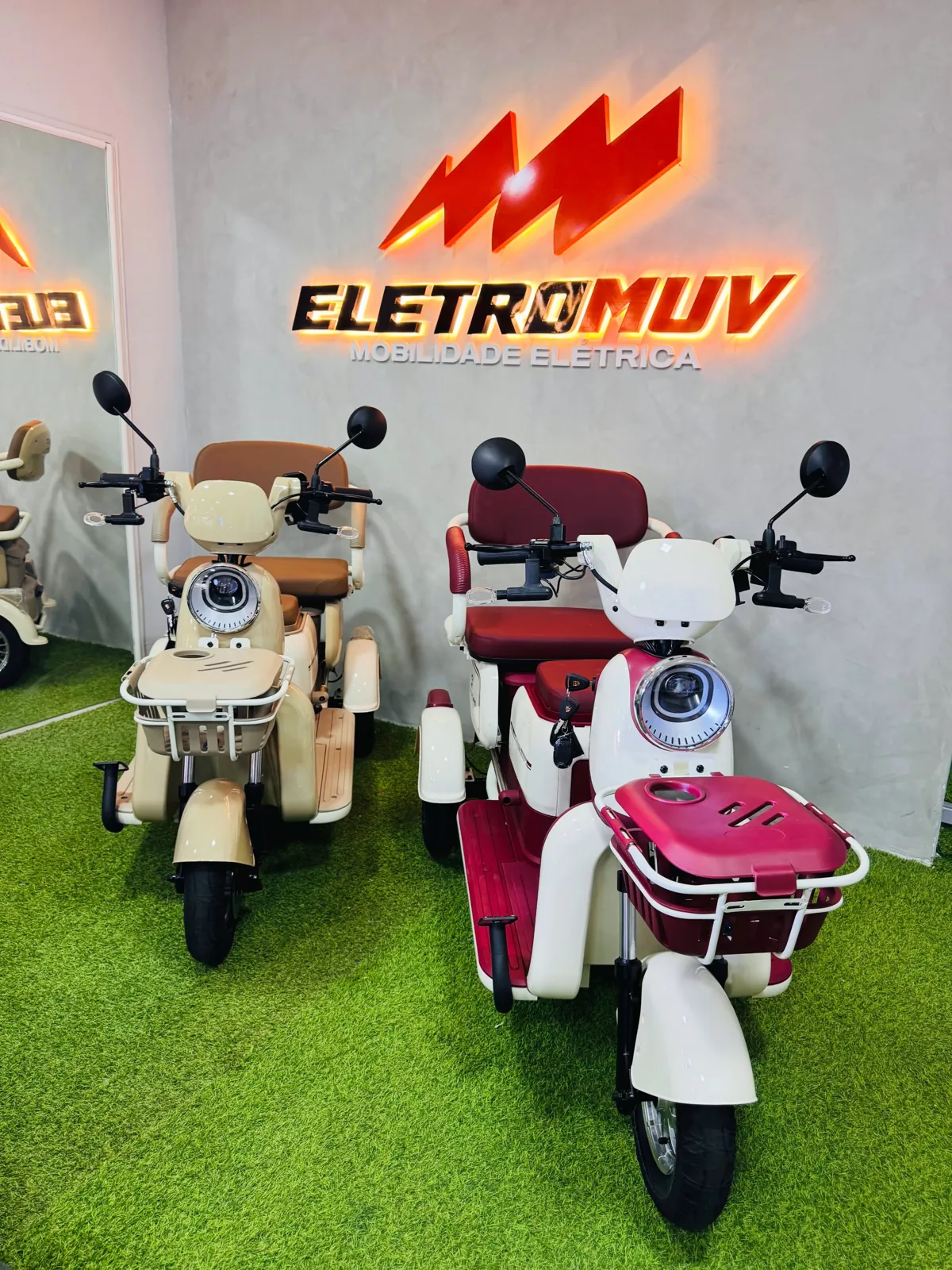Triciclo elétrico Alma 1000W bege e vinho