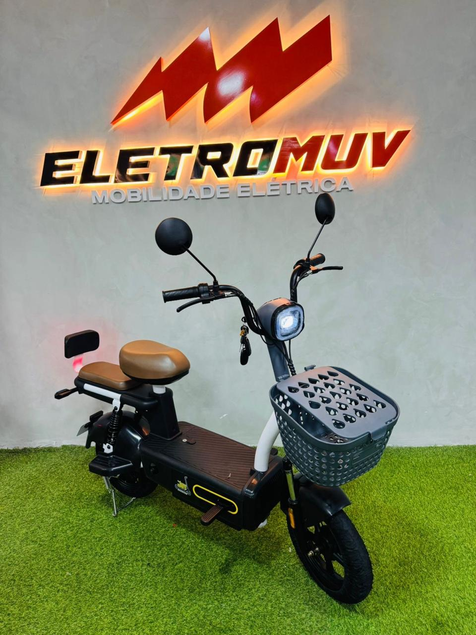 Scooter elétrica City 500W preta com cestinha