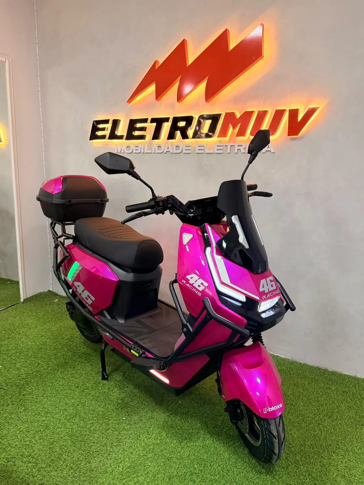 Scooter elétrica SBX 46 modelo 2027 rosa